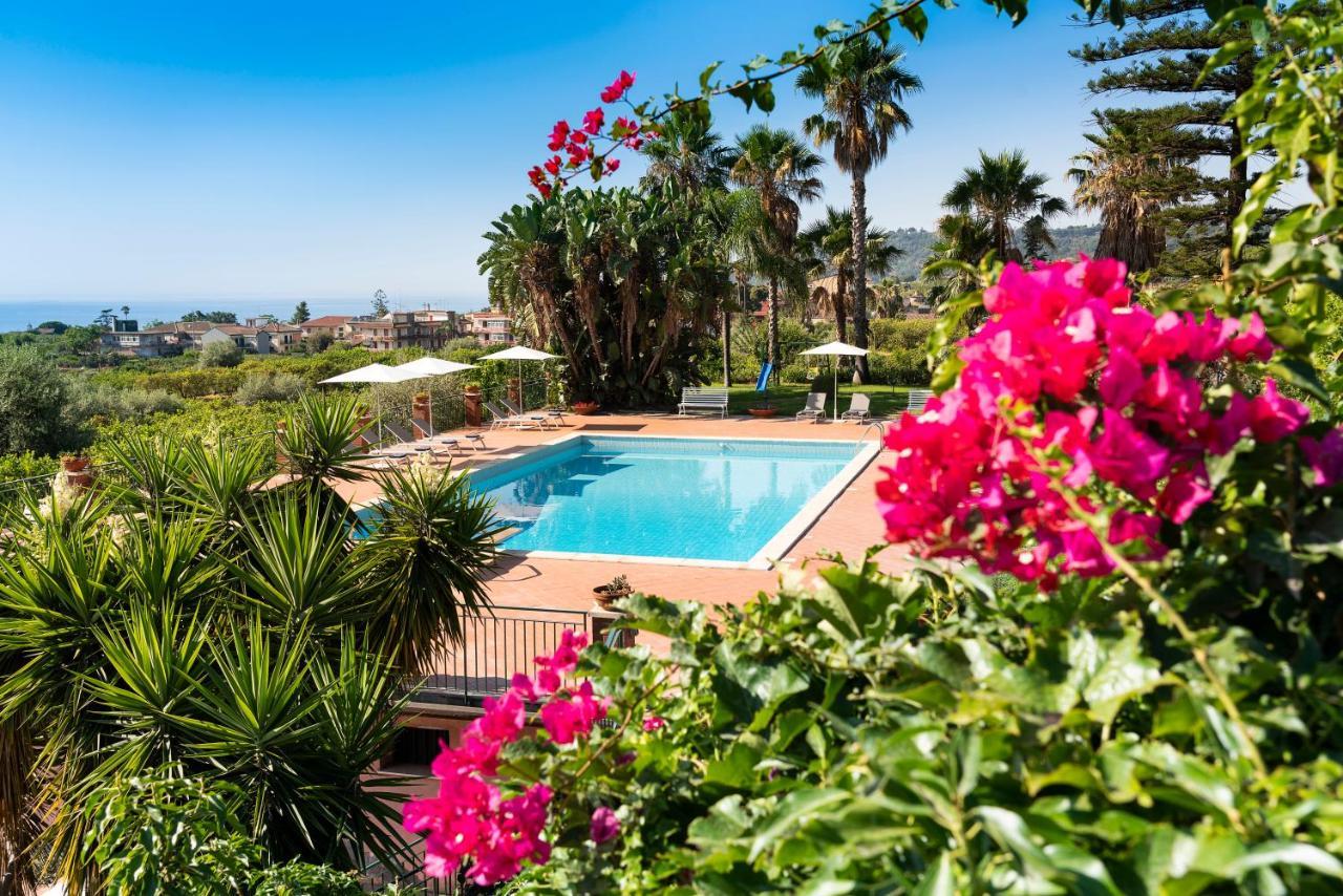 Suasor Villa Ачиреале Екстериор снимка
