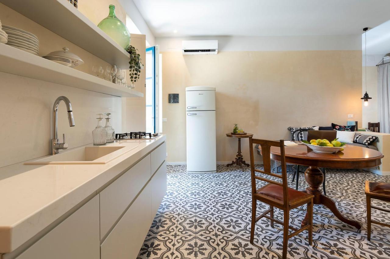 Suasor Villa Ачиреале Екстериор снимка