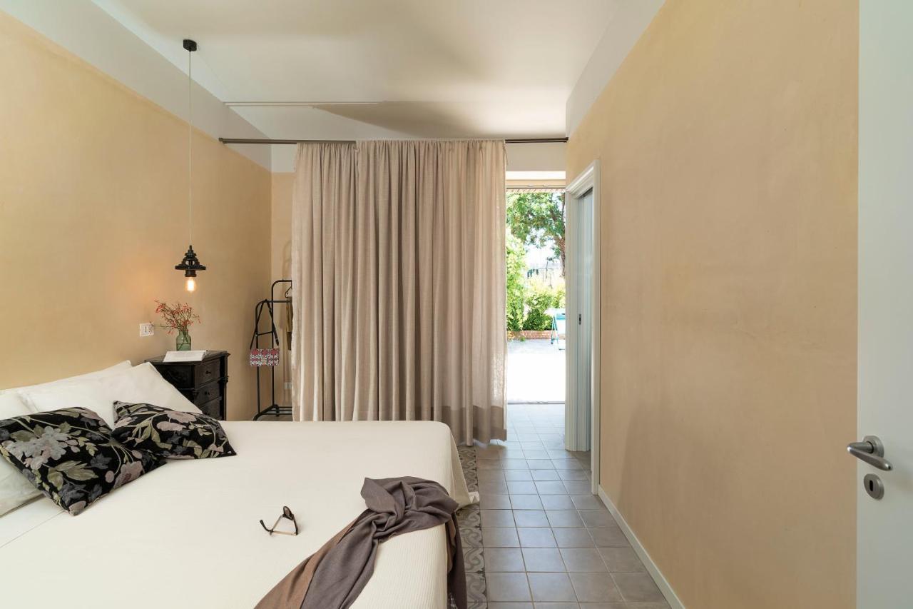 Suasor Villa Ачиреале Екстериор снимка
